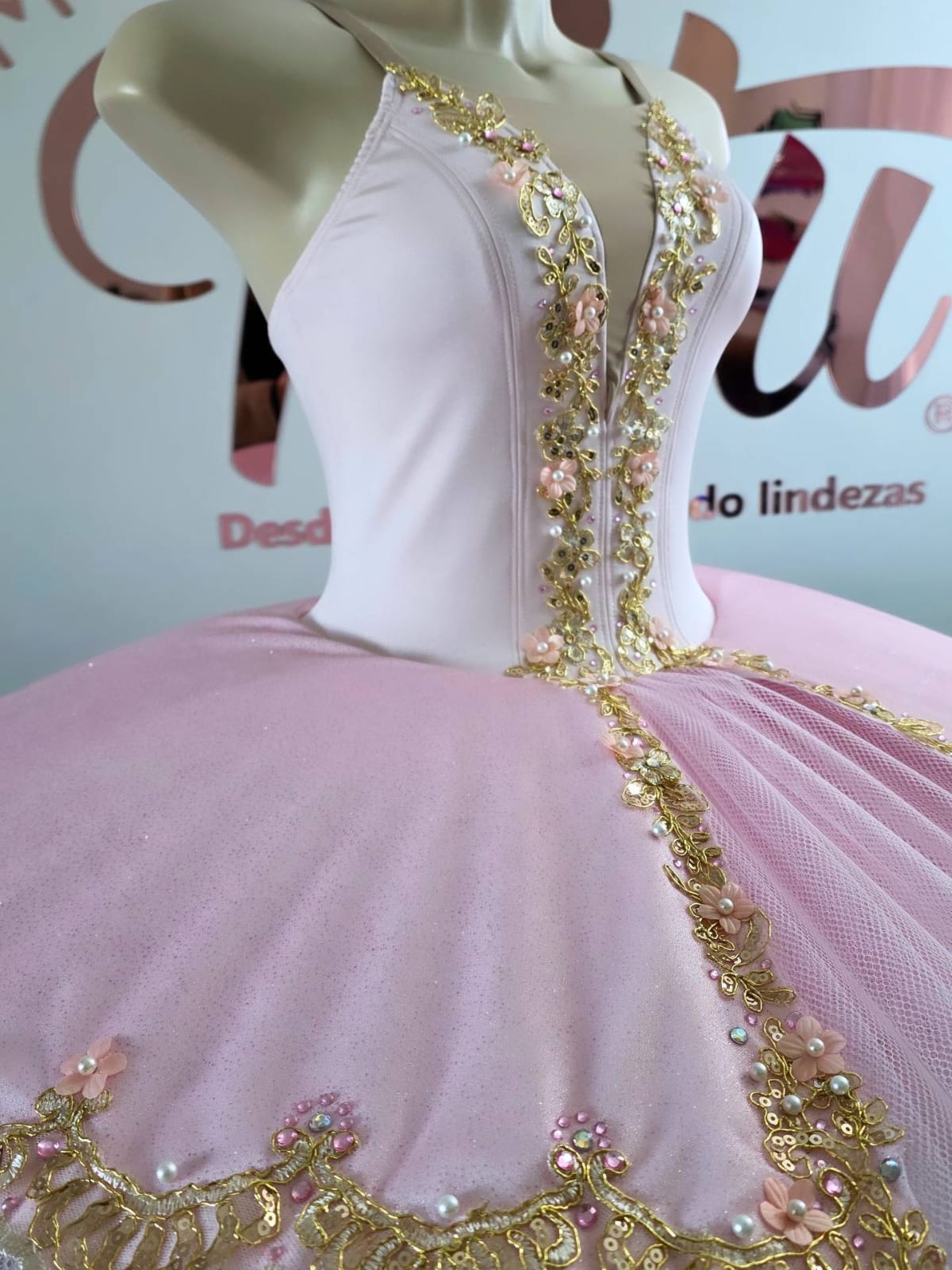 Modelo de tutu ensinado no curso